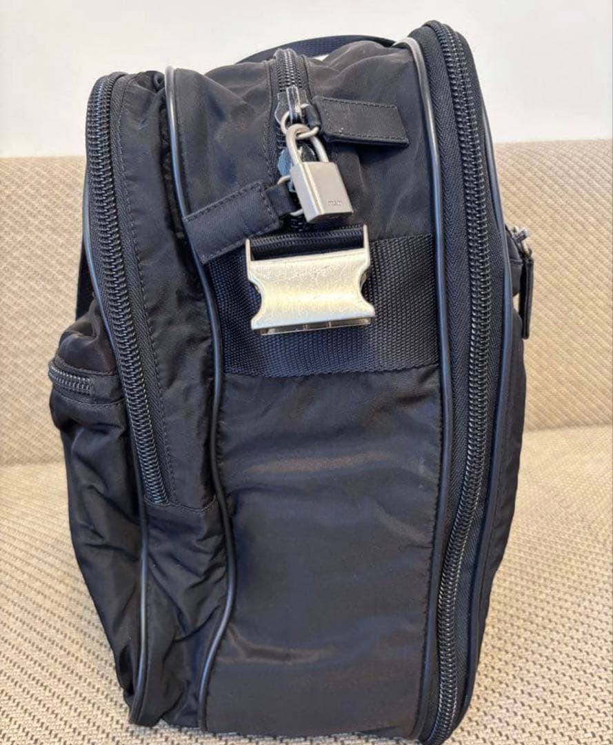 PRADA ブラック ボストンバッグ　ビジネスバッグ　プラダ