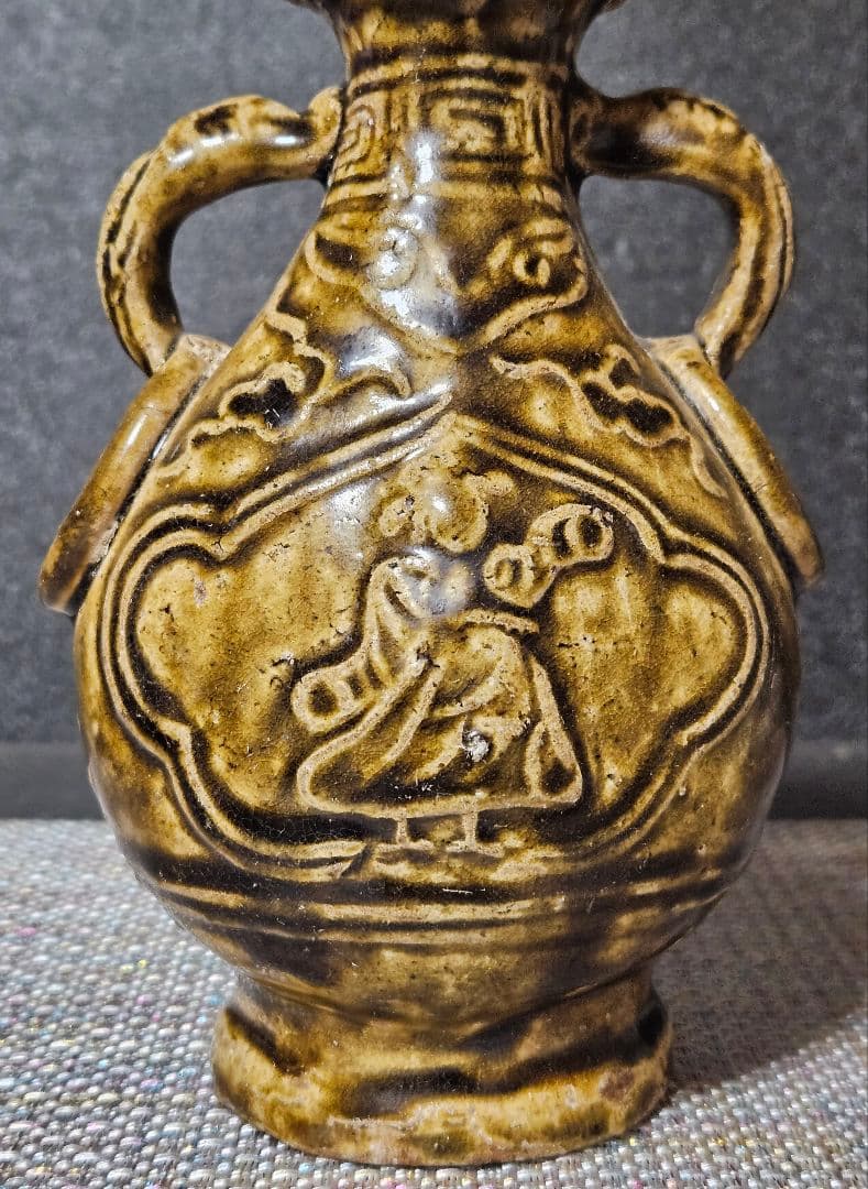 某美術館収蔵品　中国古陶磁器　五代時代　褐釉　双耳不遊環　浮彫　人物図　瓶　壺