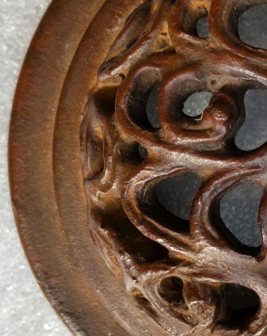 銅製 梅図　香炉