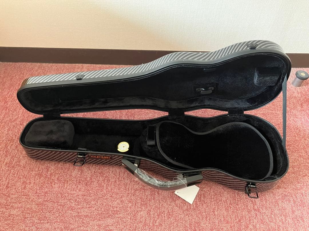 1/4・1/2対応　カーボンファイバー製バイオリンケース