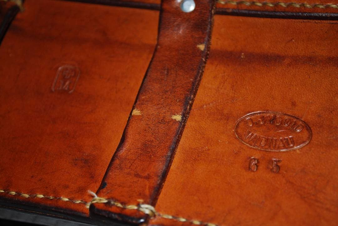 スイス軍　レザーアモポーチ　マガジンポーチ　革製弾薬入れ