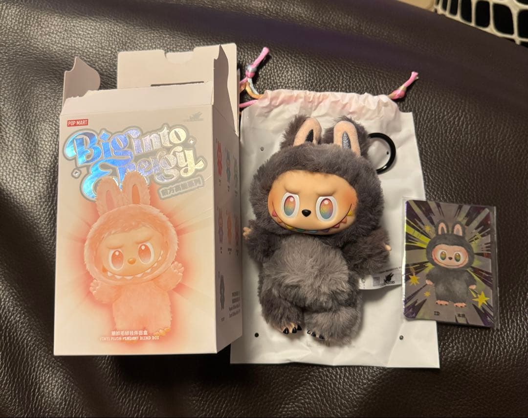 POP MART Labubu Big Into Angel シークレット