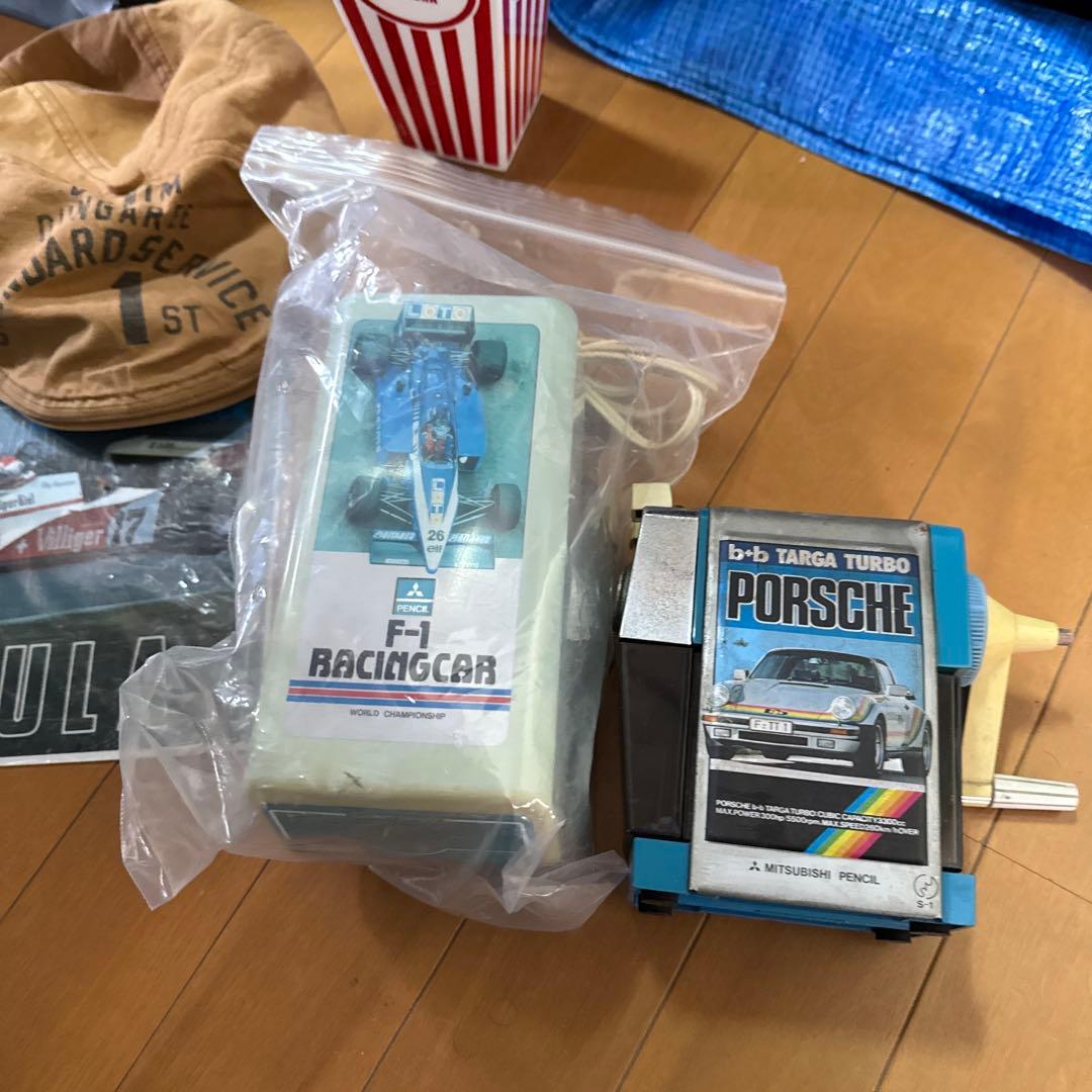 電動鉛筆削り機　手動式　ポルシェとf1とおまけ