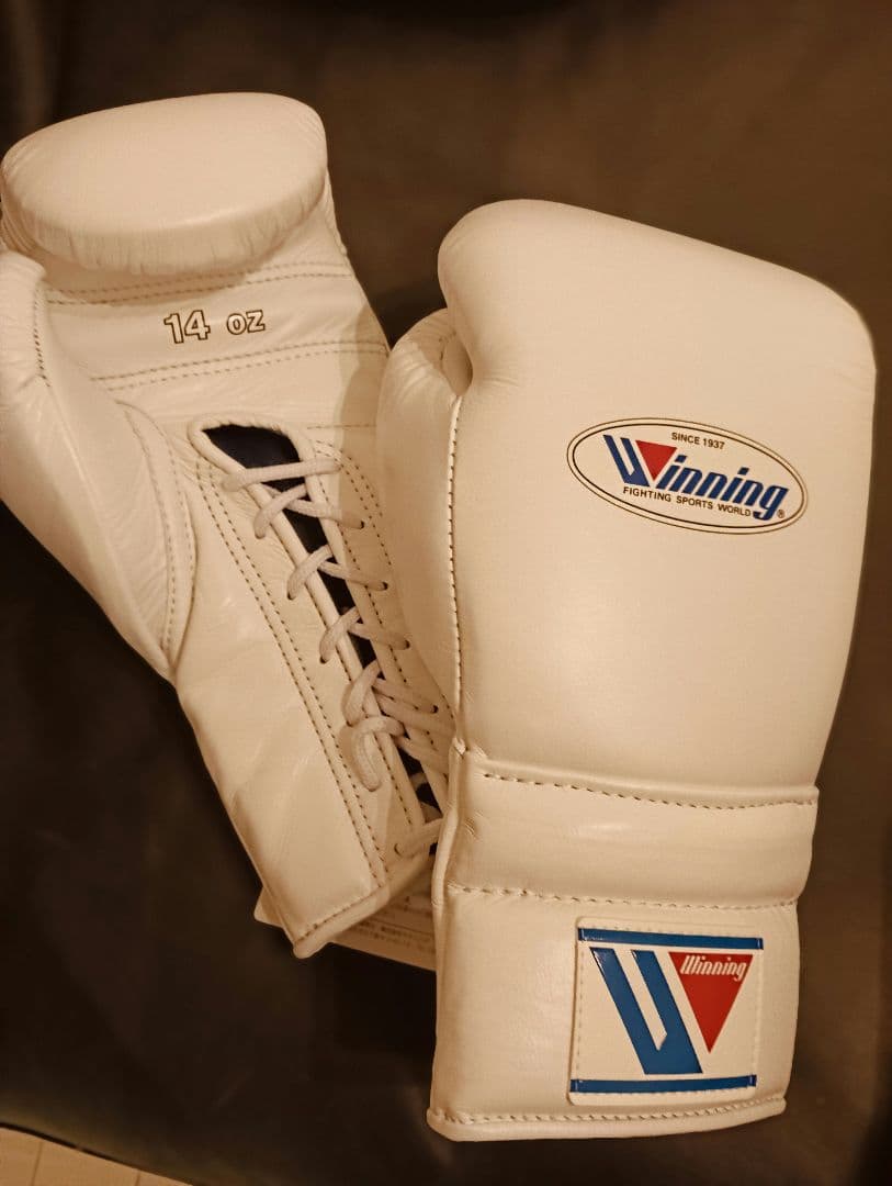 正規品　ウイニング　Winning ボクシンググローブ 14 oz 箱付き