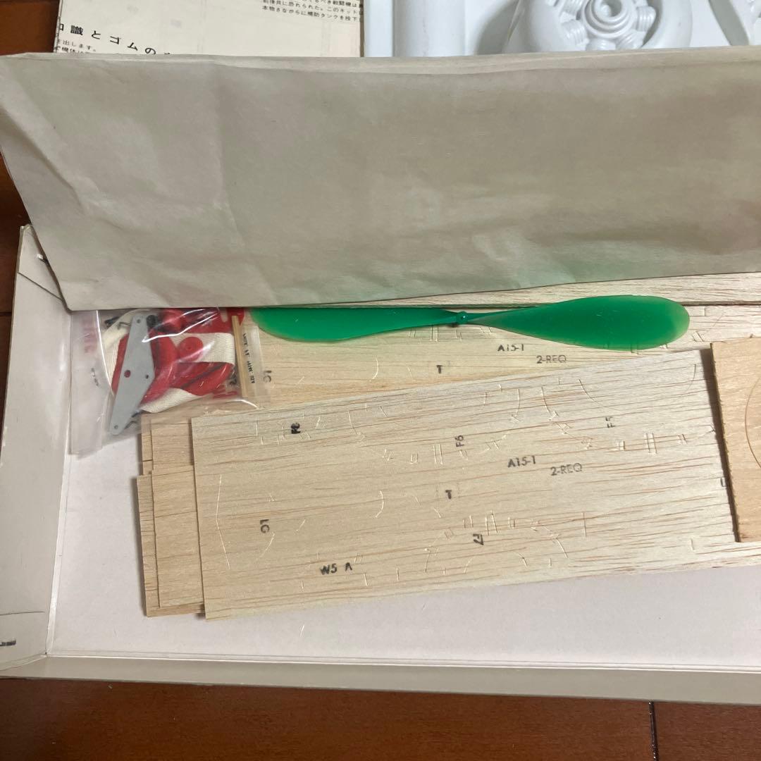 ゼロ戦　32型　バルサキット　STERLING