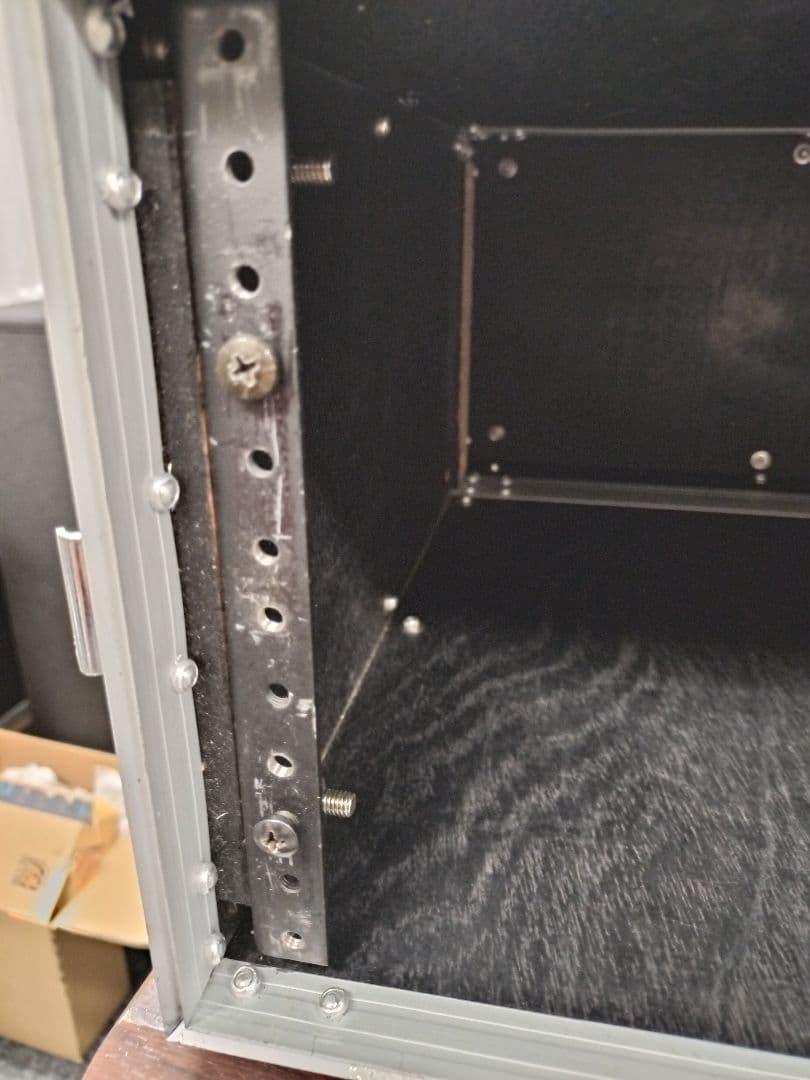 4Uラックケース　ブランド不明