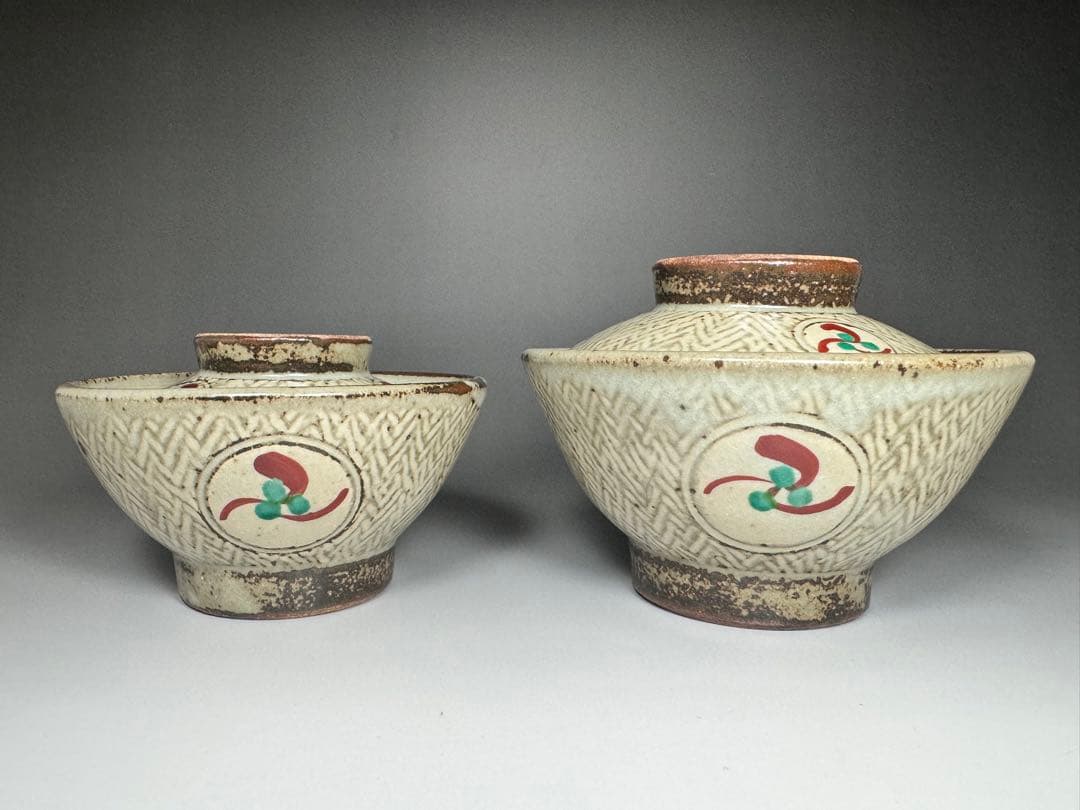 人間国宝 島岡達三 作 象嵌赤絵草花文夫婦飯碗 共箱 象嵌 赤絵 夫婦 茶碗