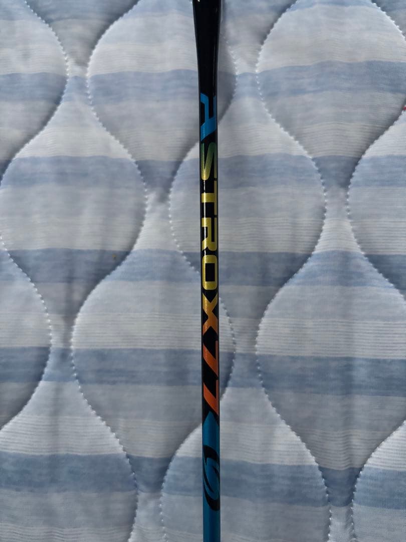 ASTROX 77 バドミントンラケット 赤/青