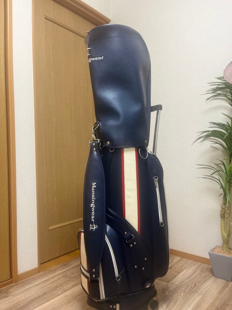 マンシングウェア　ゴルフキャディーバッグ　　紺色　キャスター付
