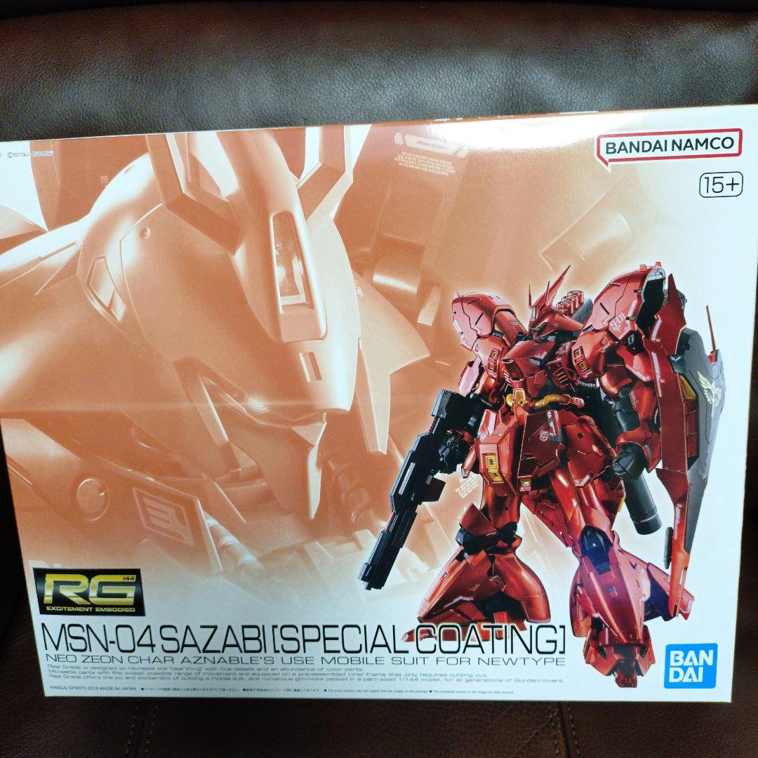 RGνガンダム[チタニウムフィニッシュ]、RGサザビー[スペシャルコーティング]