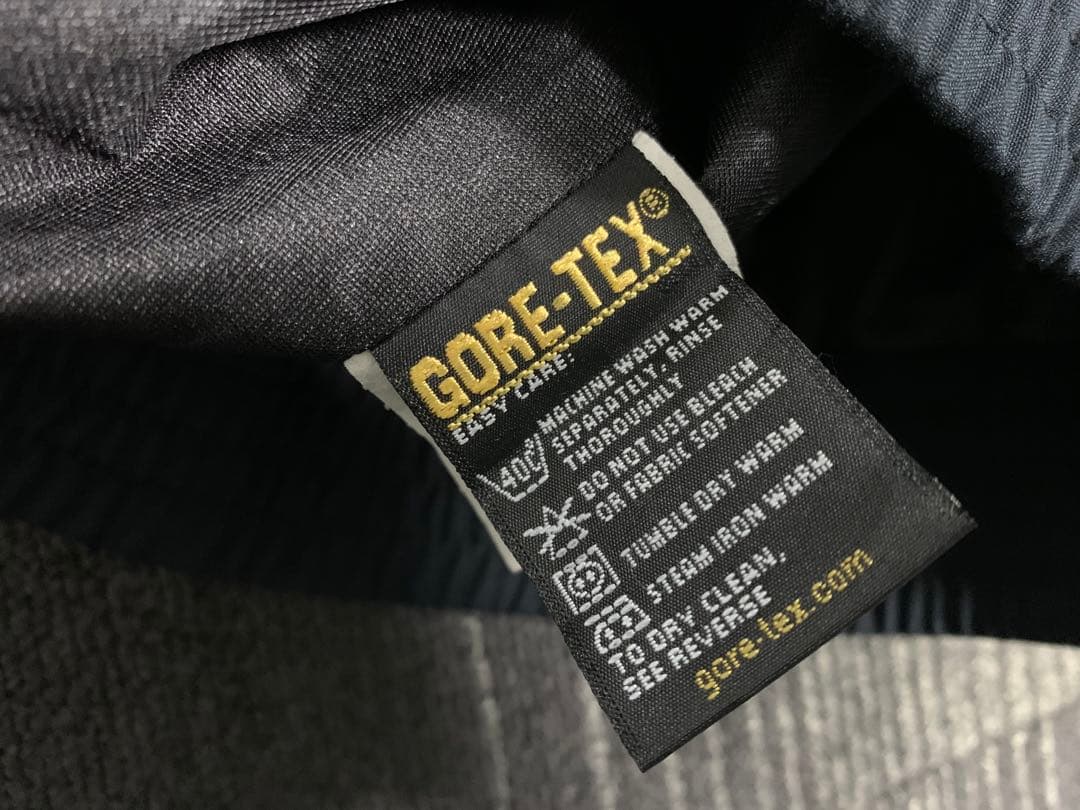 極美品　ZERO RESTRICTION GORE-TEX 半袖ナイロンブルゾン