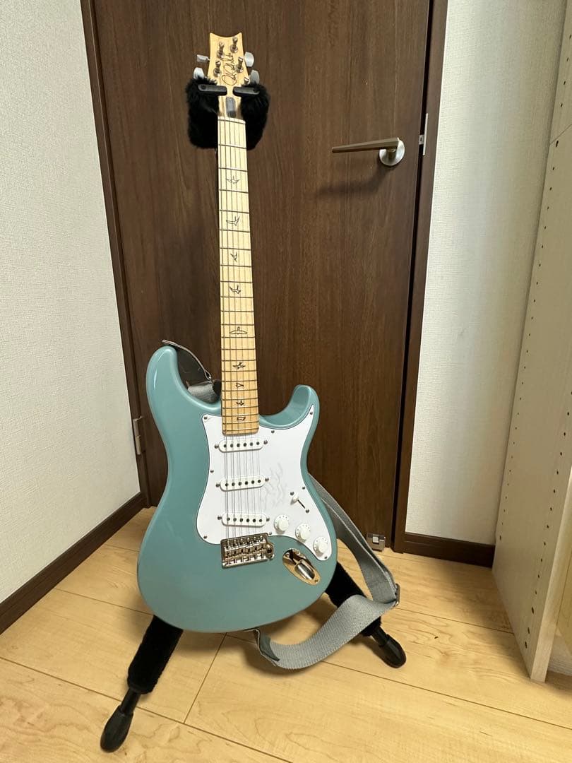 Silver Skyメイプル ラッカー ストラップ付