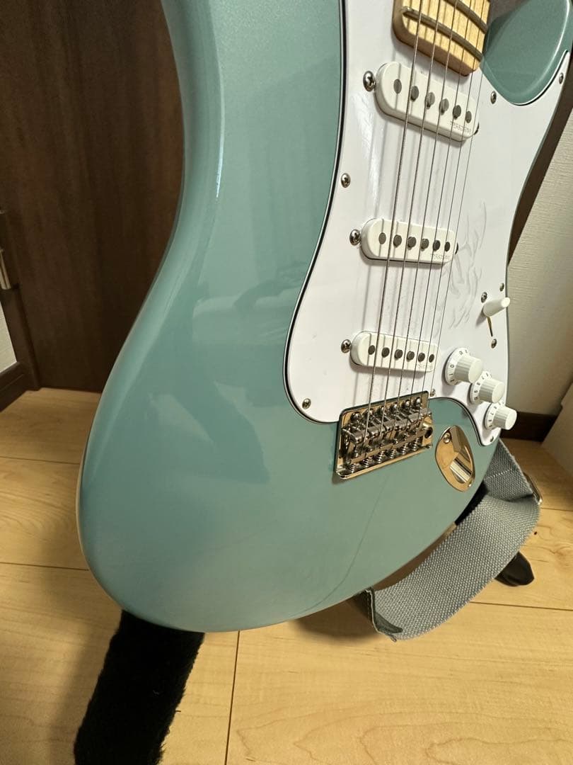 Silver Skyメイプル ラッカー ストラップ付