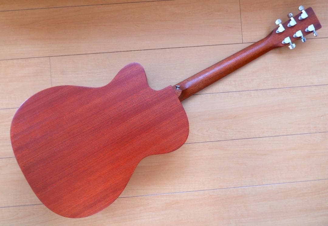 マーチンのエレアコ　Martin 000CJR-10E Natural