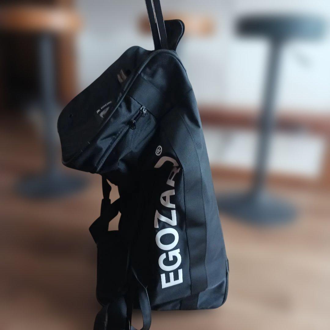 EGOZARU. ブラック ボストンバッグ