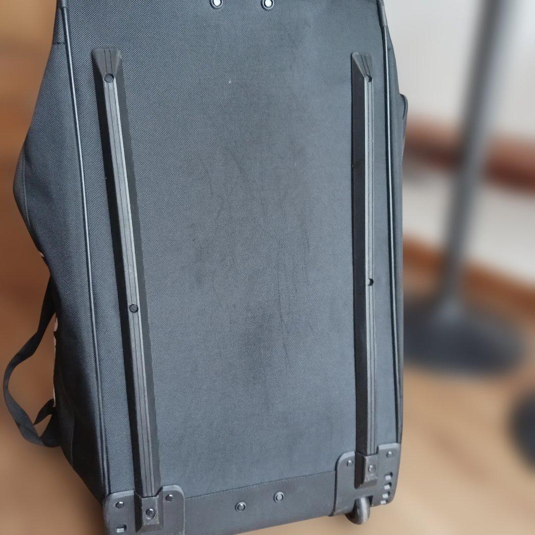 EGOZARU. ブラック ボストンバッグ