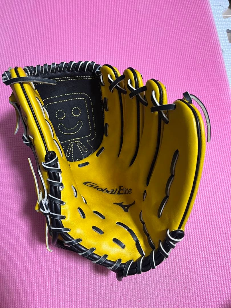 Global Elite 軟式グローブ イエロー スマイリーフェイス