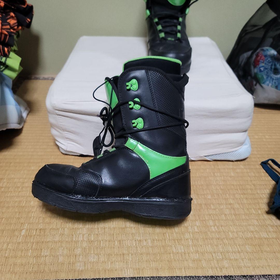 JOYride スノーボードブーツ 黒と緑