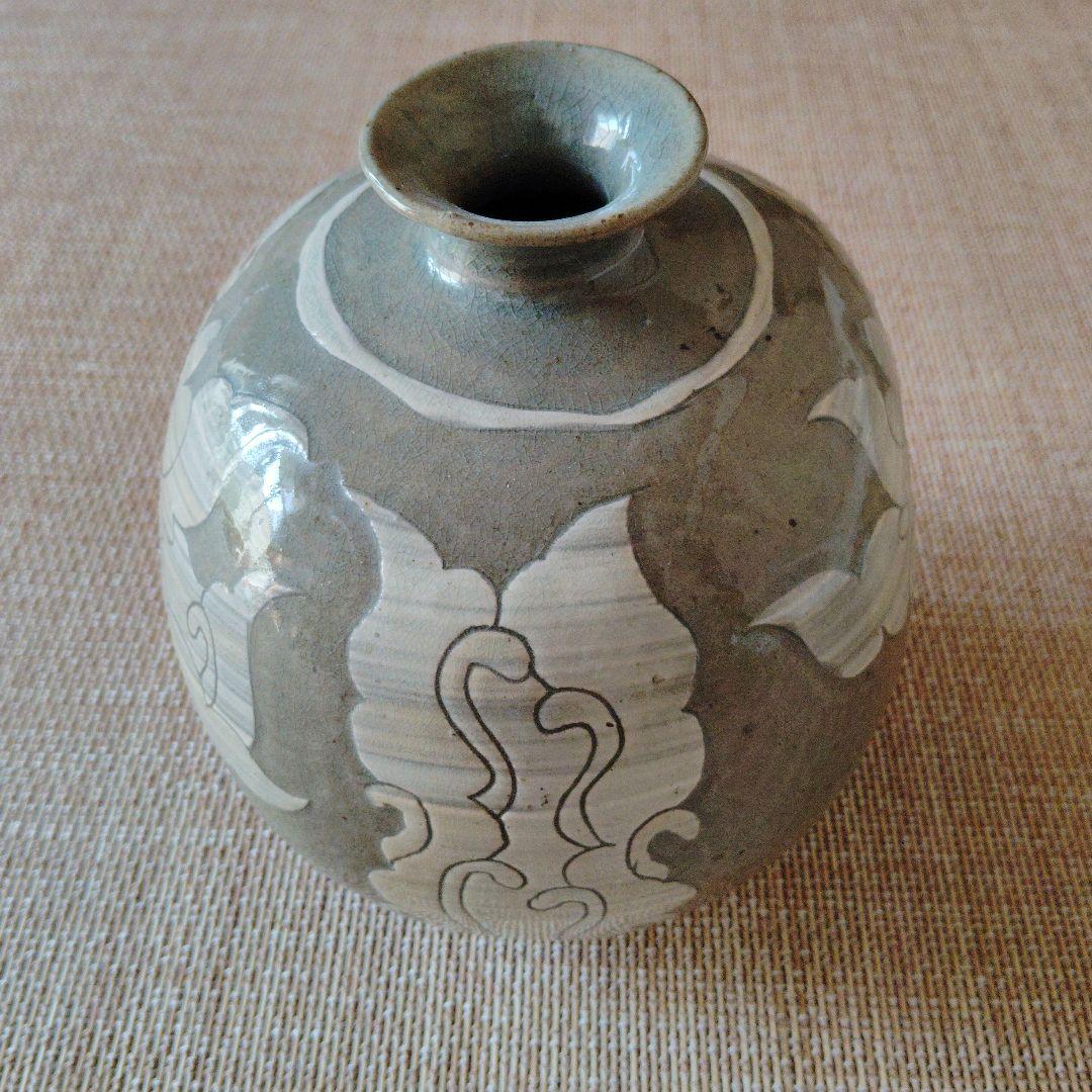 李朝　粉青沙器　扁壺　牡丹文様