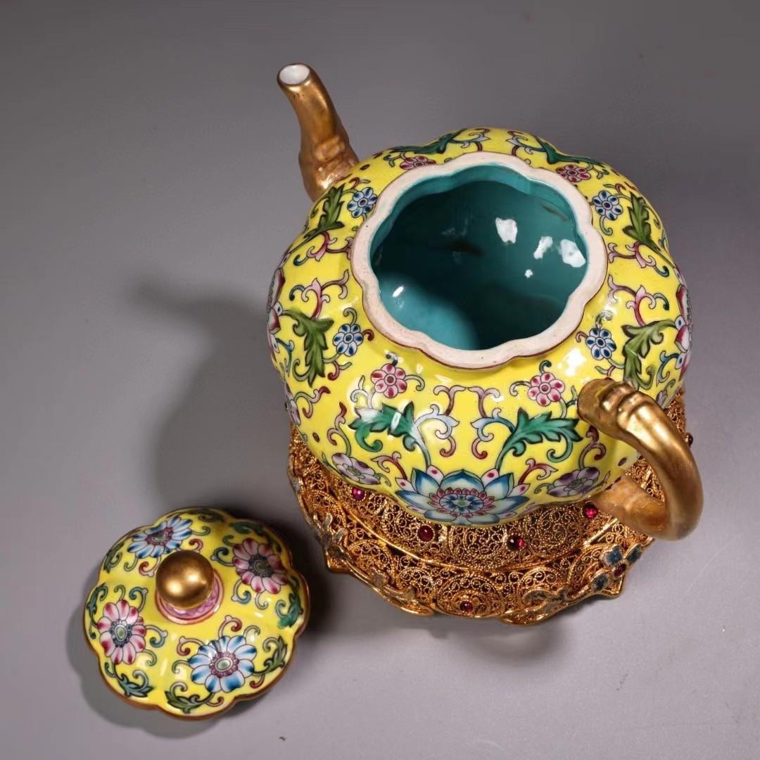 中国古美術・珍品旧蔵七宝彩と鎏金の磁器の茶壺・急須・底台付・文房具・置物・茶道具