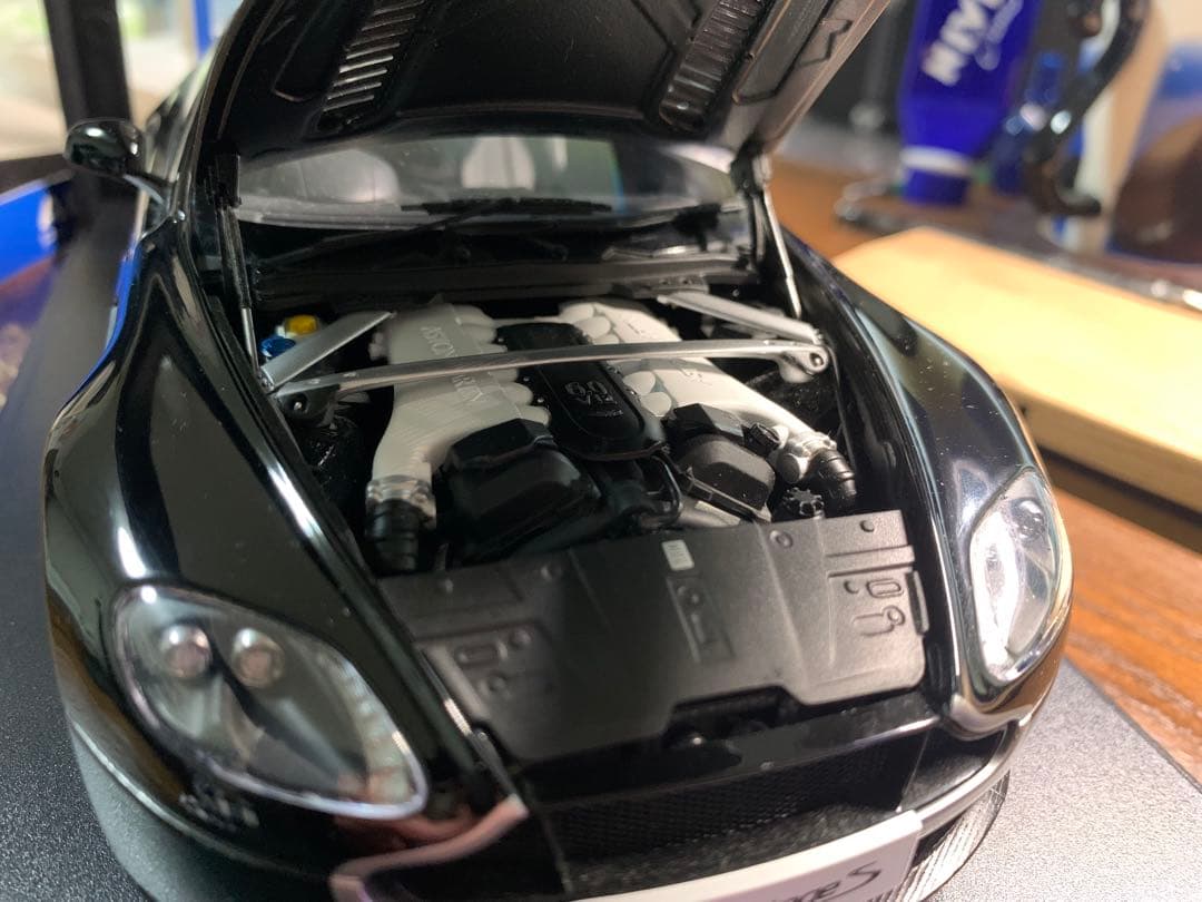 1/18 オートアート アストンマーチン V12ヴァンテージS