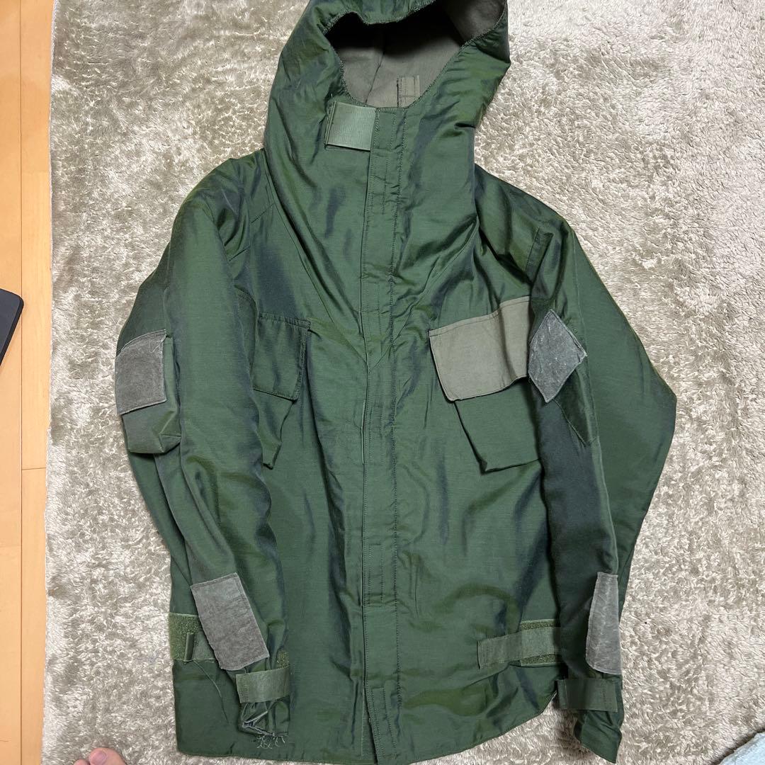 イギリス軍オリーブグリーンジャケット　フード付き　ミリタリー