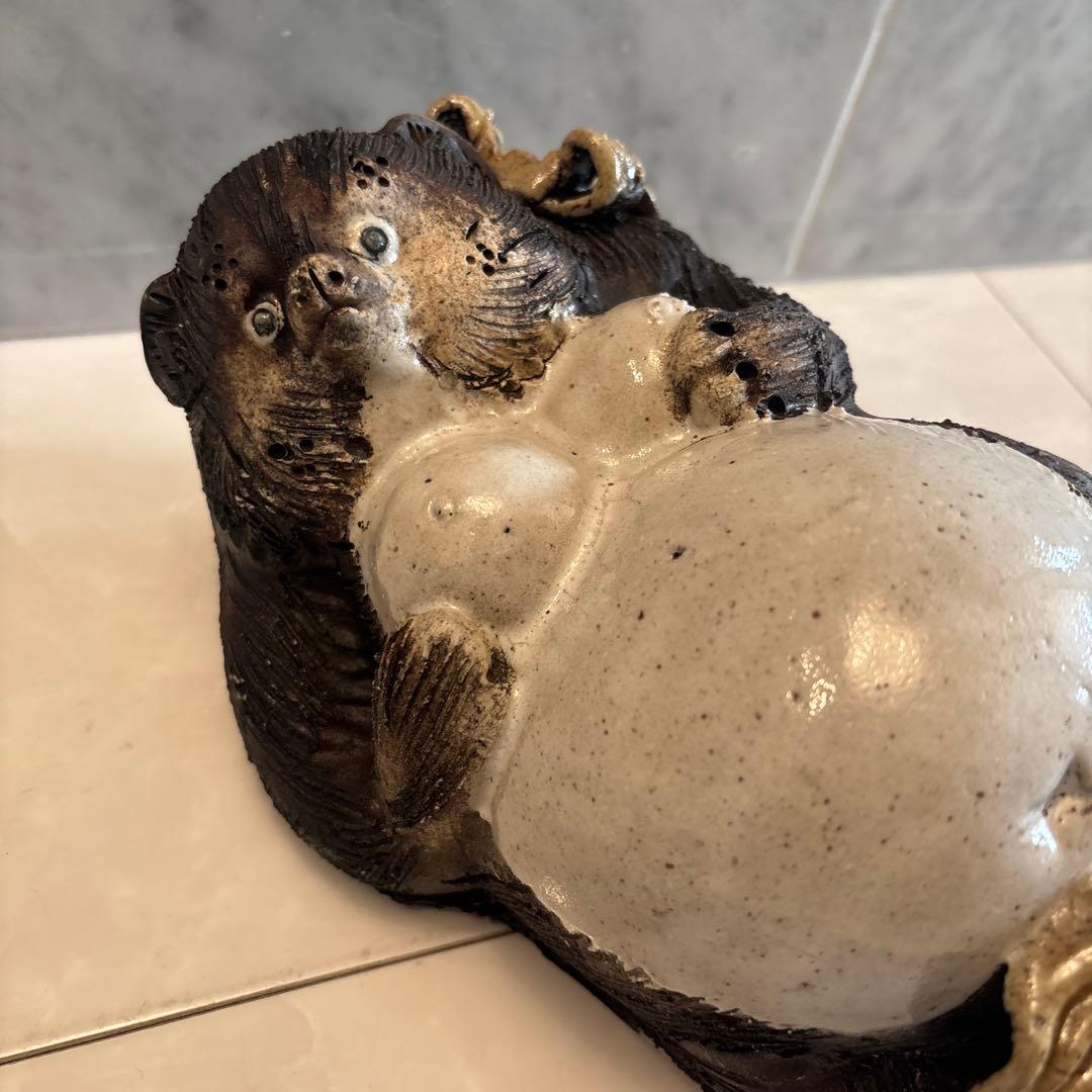 ヴィンテージ　希少なブルーの瞳で色っぽ過ぎる縁起の良い女子タヌキ陶器