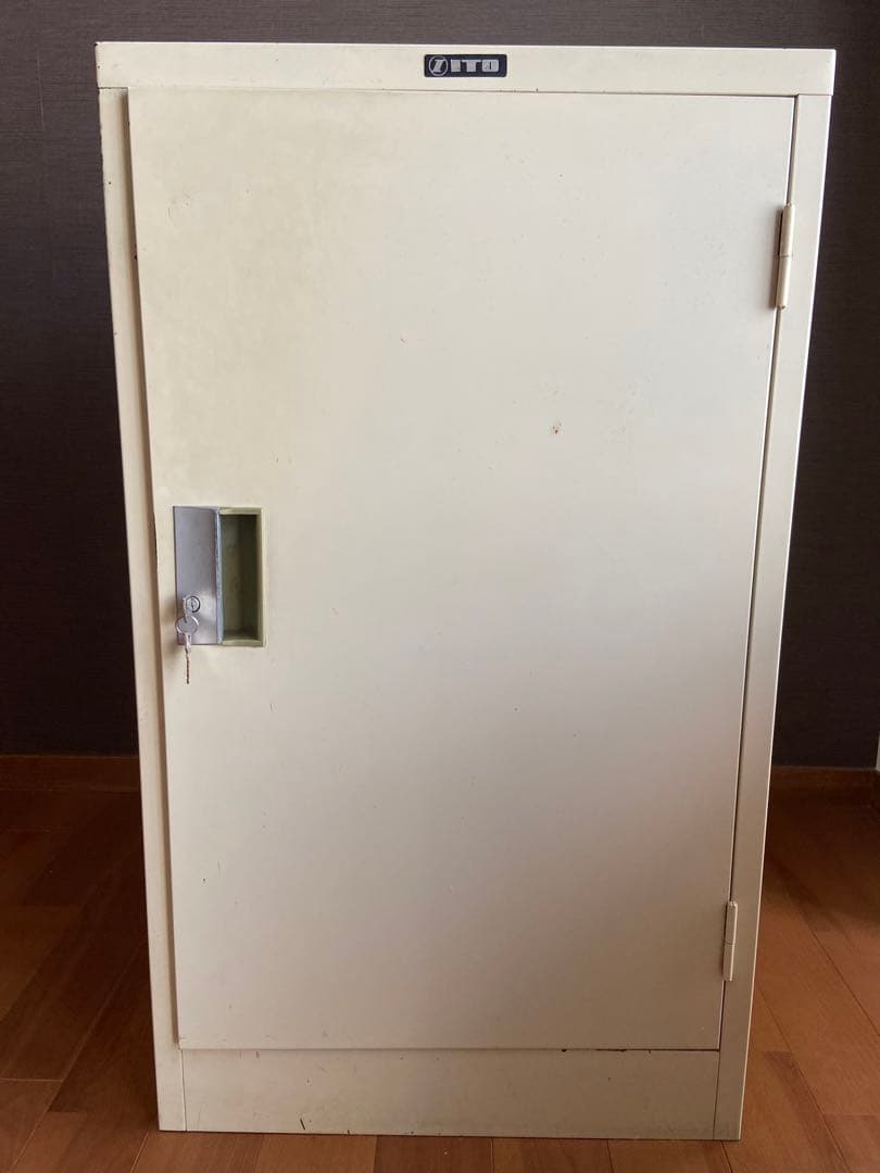 ITO スチールロッカー　(キャビネット)