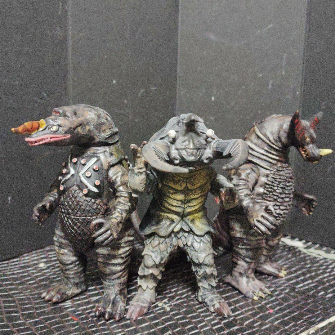 最終価格ウルトラ怪獣現行シリーズ初代マン怪獣ザラガス.アントラー.ゴモラ