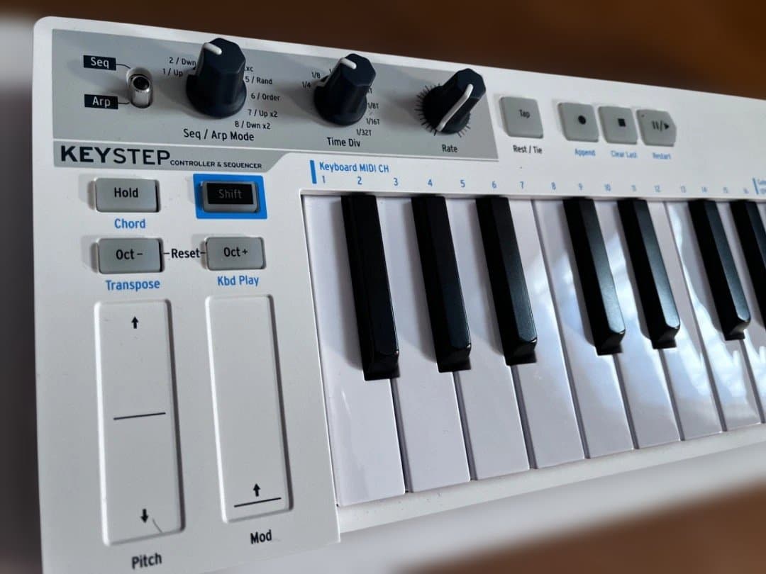 ARTURIA KEYSTEP MIDI・コントローラー・キーボード・DAW