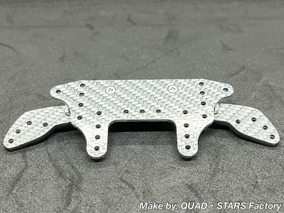 【ミニ四駆パーツ】2軸ATリジットバンパー　30周年／シルバー　3mm厚カーボン