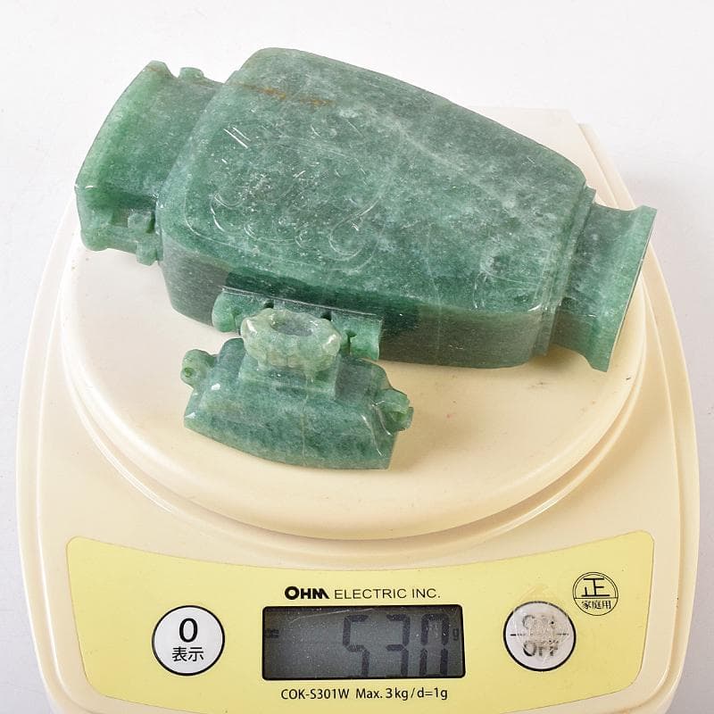 中国　玉石翡翠彫刻　飾壷　約530g　唐木台付　D　R8759