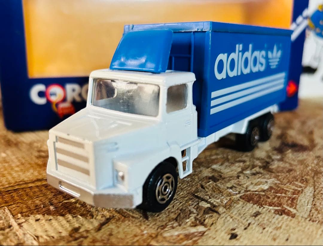 81' Corgi adidas Scania truckアディダスミニカーGB