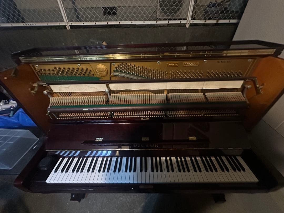 ピアノ　日本製ビクターV80M
