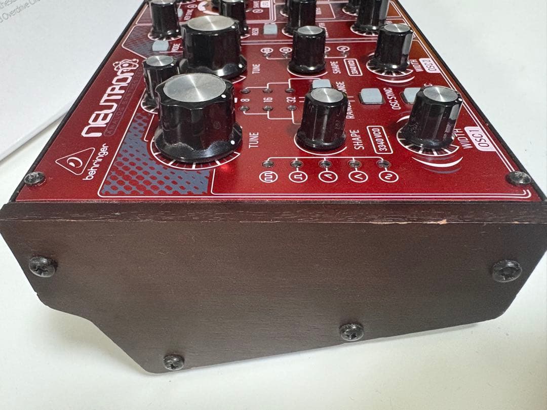 BEHRINGER Neutron モジュラーシンセサイザー