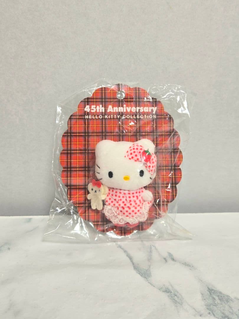 ✨激レア✨ハローキティ45周年 Anniversary限定ブローチ イチゴ