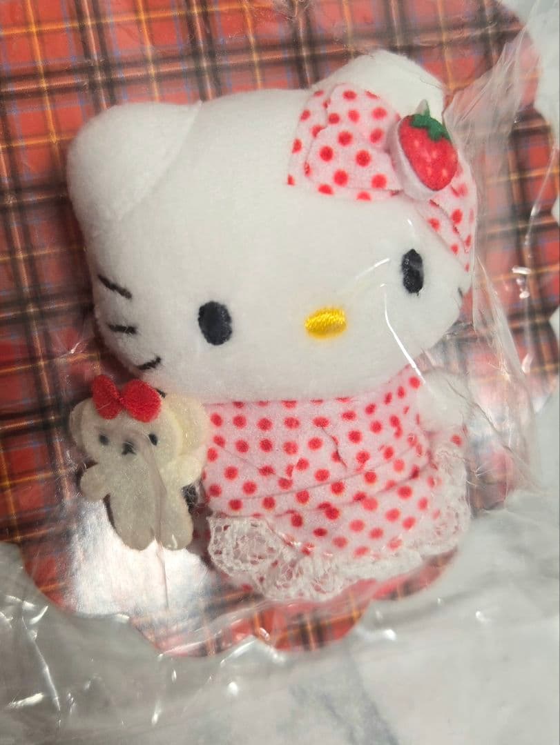 ✨激レア✨ハローキティ45周年 Anniversary限定ブローチ イチゴ
