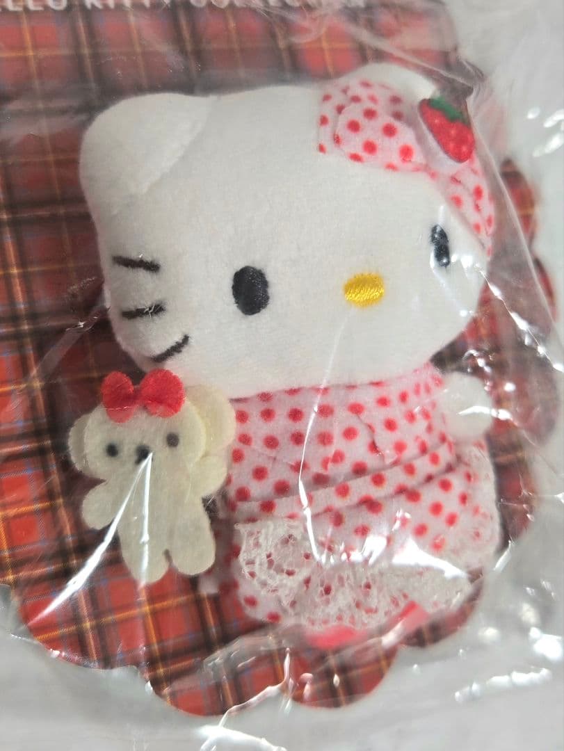 ✨激レア✨ハローキティ45周年 Anniversary限定ブローチ イチゴ