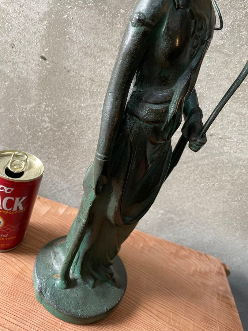 重たい像 金属製　【m313 仏像　観音様　観音菩薩 金属製　金属工芸　観音像】