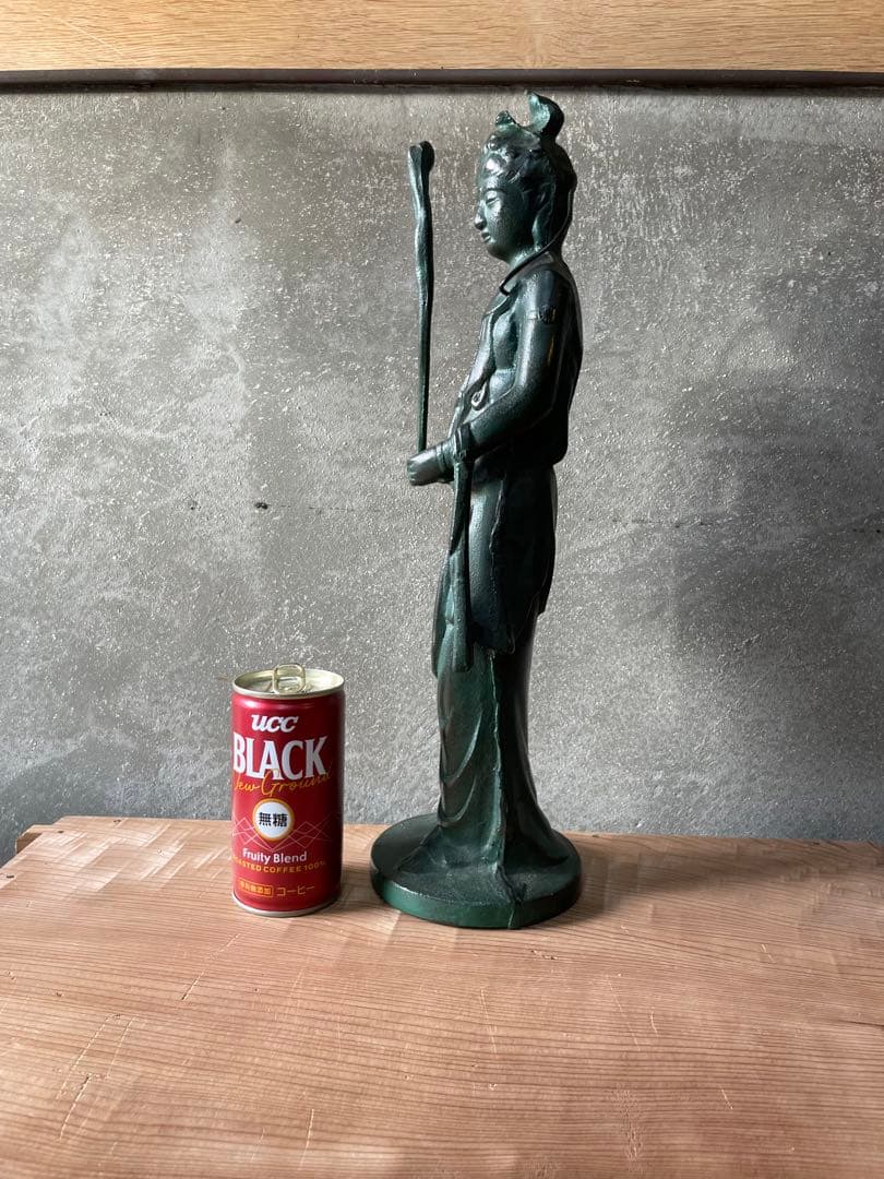 重たい像 金属製　【m313 仏像　観音様　観音菩薩 金属製　金属工芸　観音像】