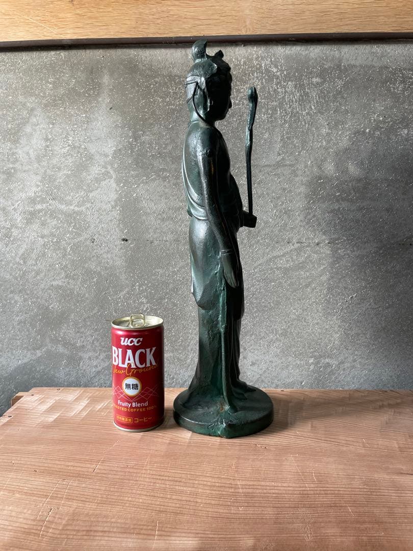 重たい像 金属製　【m313 仏像　観音様　観音菩薩 金属製　金属工芸　観音像】