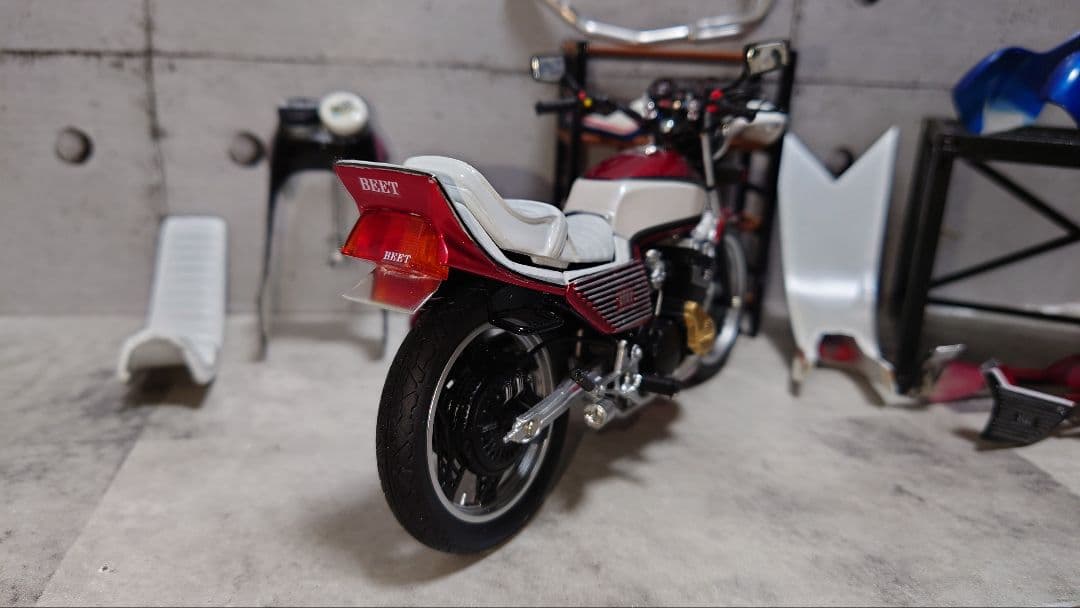 1/12完成品CBX400F赤白 2型カスタム