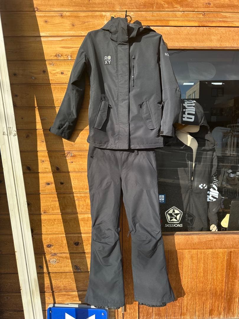 ROXY xsサイズ 小学生女の子 145から150センチぐらい ほぼ新品 格安