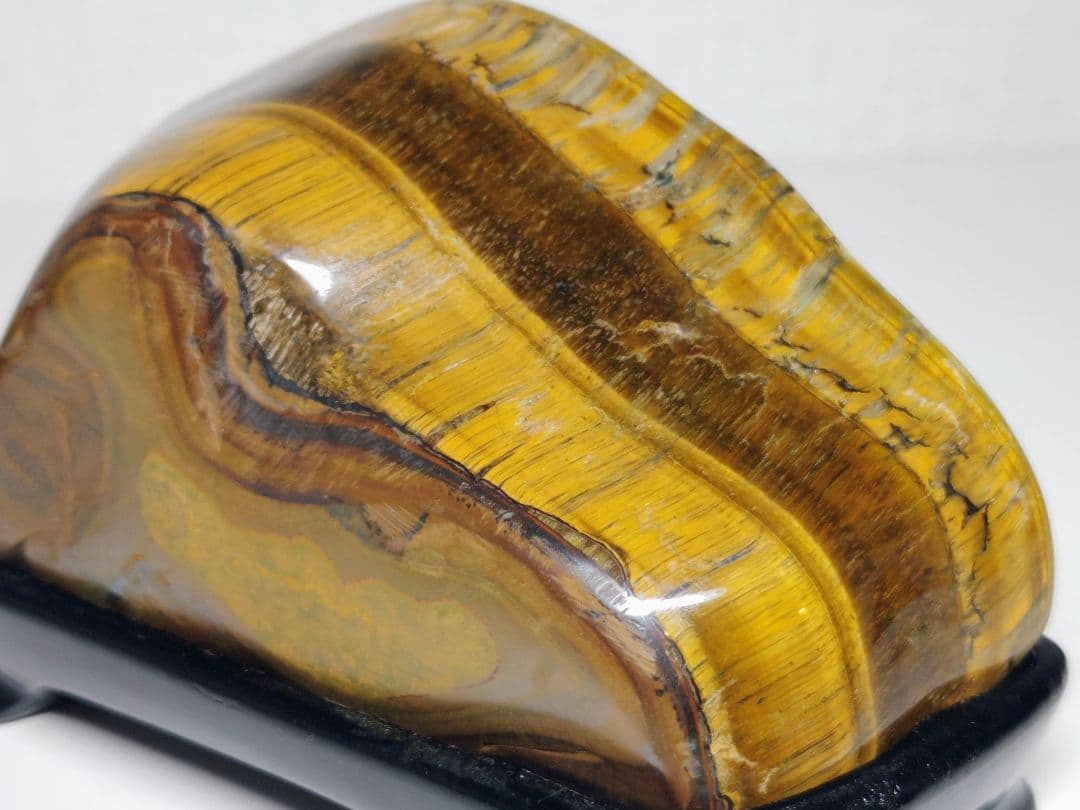 タイガーアイ 686g 虎目石 原石 鑑賞石 自然石 誕生石 鉱物 鉱石 水石