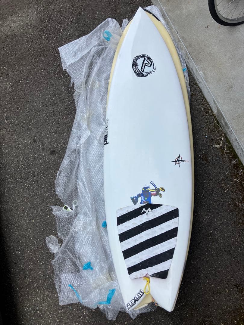 プレセボ 5'8クアッド フィッシュ メイヘムフィン付き 小波