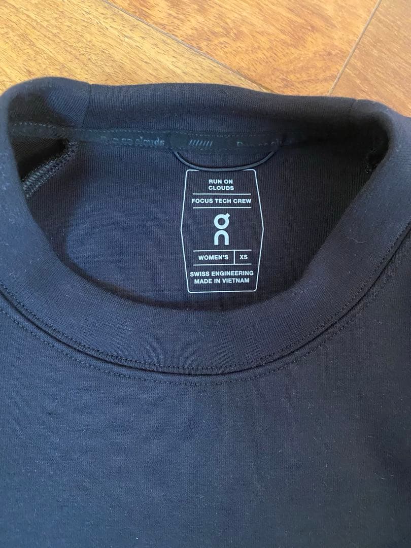 on running Focus Tech Crew スウェット　トレーナー