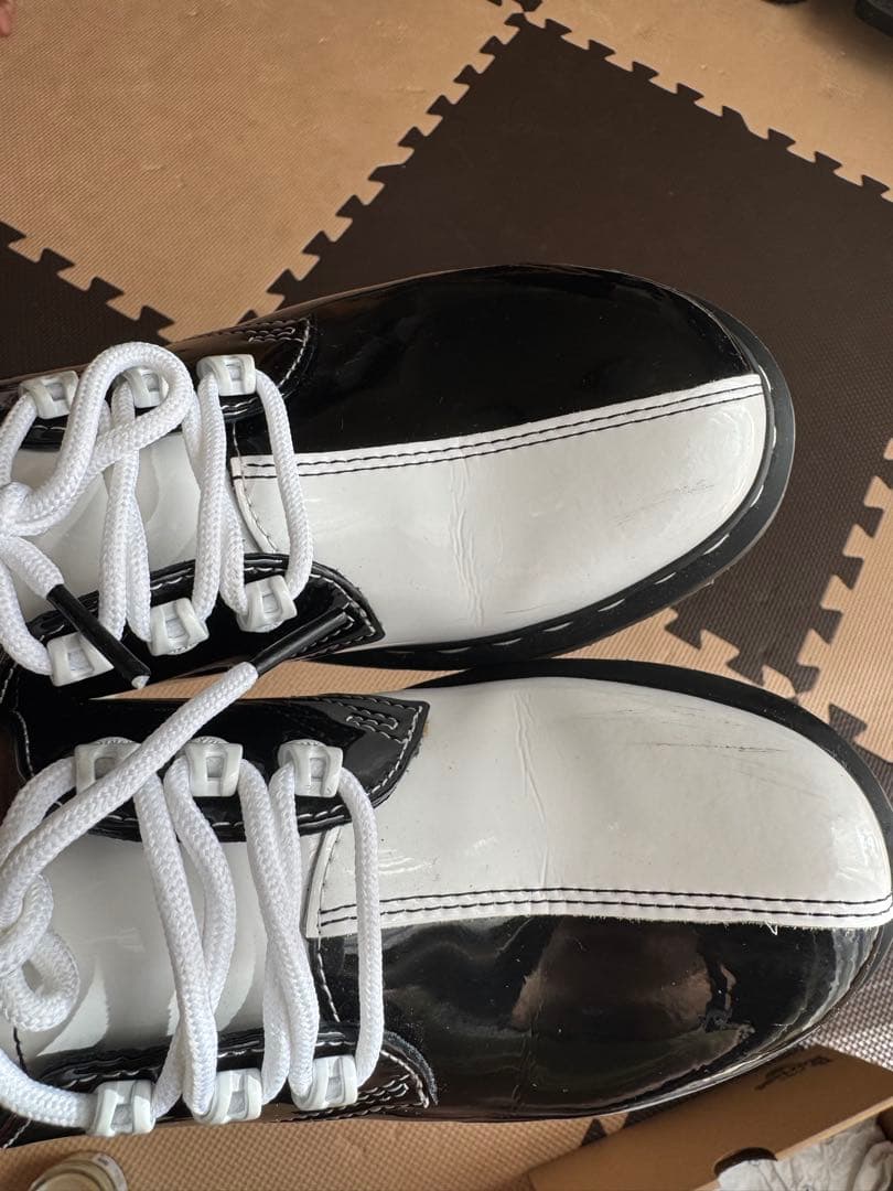 Dr.Martens ブラック/ホワイト 光沢仕上げ