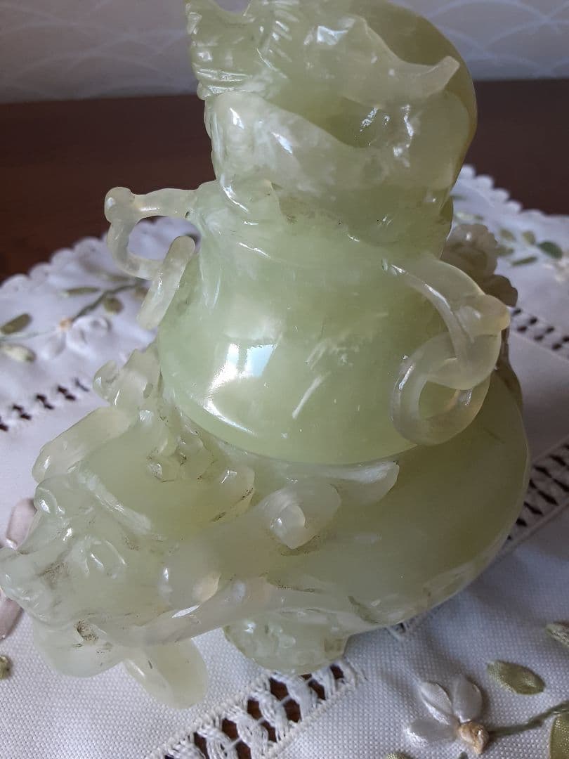 【中国】翡翠　❇透かし彫り香炉❇　龍　置物　アンティーク　工芸品　（台座付き）