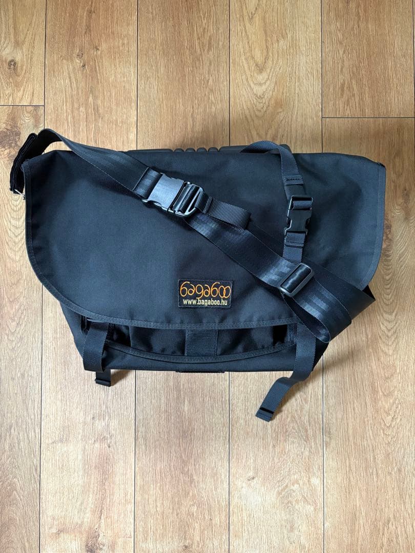 bagaboo メッセンジャーバッグ　Mサイズ