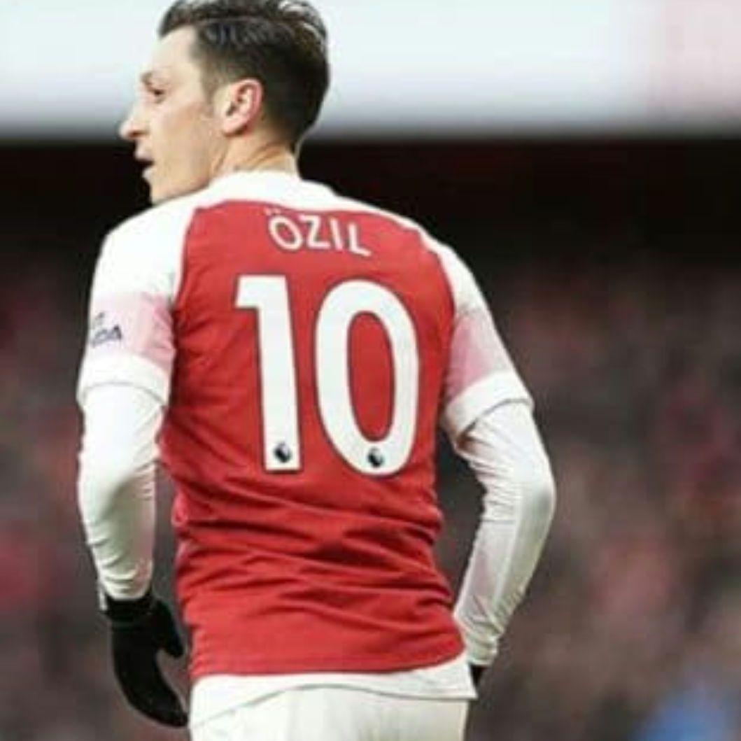 【美品】アーセナル エジル 18/19 ユニフォーム Mサイズ